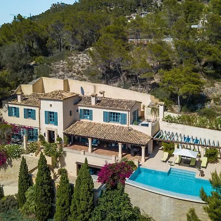 Апартаменти Stunning Hilltop Villa With Infinity Pool And Perfect Views *