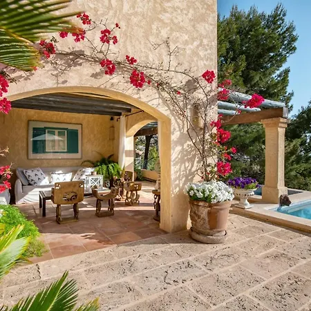 Stunning Hilltop Villa With Infinity Pool And Perfect Views San Sebastián