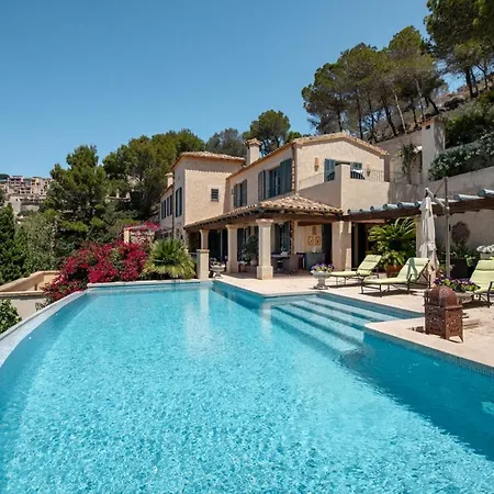 Stunning Hilltop Villa With Infinity Pool And Perfect Views San Sebastián